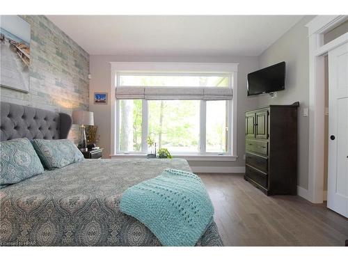 10138 Merrywood Drive, Grand Bend, ON - Indoor Photo Showing Bedroom