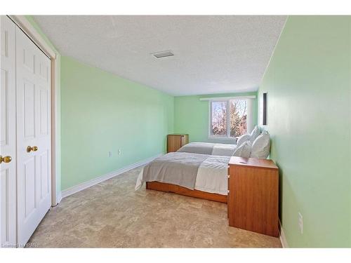 101-9 Pine Street, Grand Bend, ON - Indoor Photo Showing Bedroom