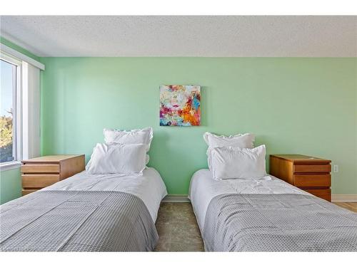 101-9 Pine Street, Grand Bend, ON - Indoor Photo Showing Bedroom