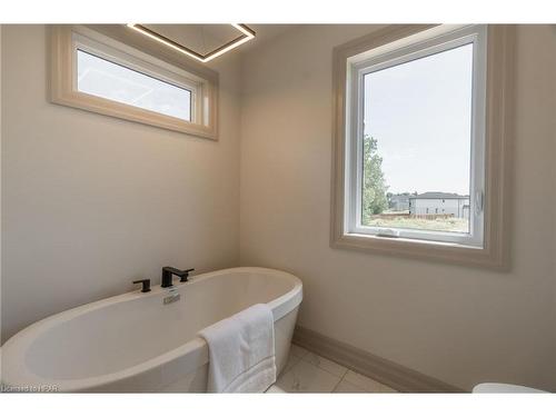 104 Greene Street, Exeter, ON - Indoor Photo Showing Bathroom