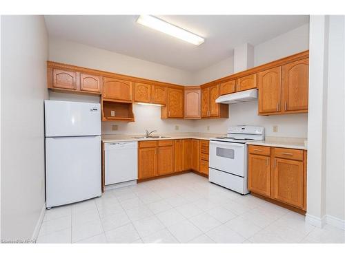 254-55 Downie Street, Stratford, ON - Indoor Photo Showing Kitchen