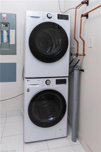 254-55 Downie Street, Stratford, ON - Indoor Photo Showing Laundry Room