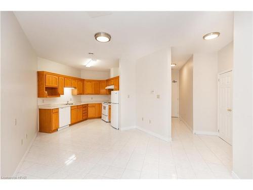 255-55 Downie Street, Stratford, ON - Indoor Photo Showing Kitchen