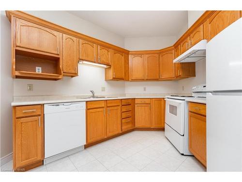 255-55 Downie Street, Stratford, ON - Indoor Photo Showing Kitchen