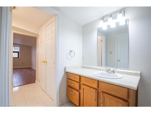 352-55 Downie Street, Stratford, ON - Indoor Photo Showing Bathroom