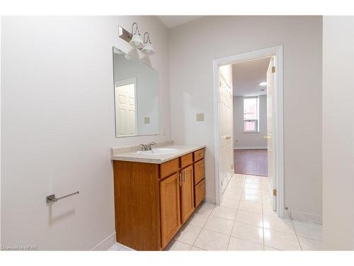 353-55 Downie Street, Stratford, ON - Indoor Photo Showing Bathroom