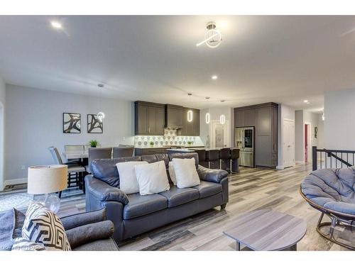 1070 Evans Street W, Listowel, ON - Indoor Photo Showing Living Room