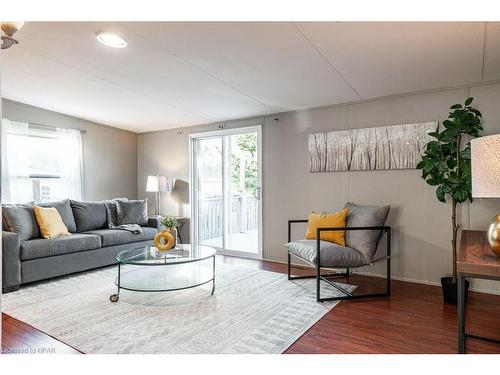 612 Albert Street, Stratford, ON - Indoor Photo Showing Living Room