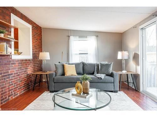 612 Albert Street, Stratford, ON - Indoor Photo Showing Living Room