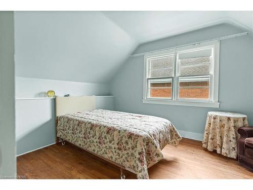 75 Youngs Street, Stratford, ON - Indoor Photo Showing Bedroom