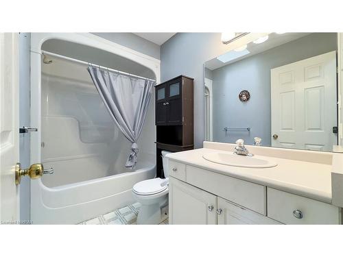 41850 James Street, St. Thomas, ON - Indoor Photo Showing Bathroom