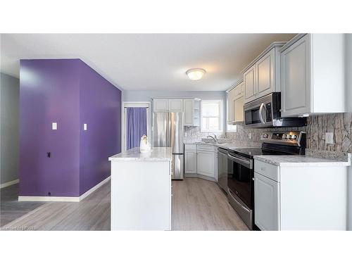 41850 James Street, St. Thomas, ON - Indoor Photo Showing Kitchen With Upgraded Kitchen