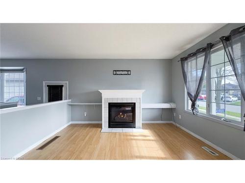 41850 James Street, St. Thomas, ON - Indoor Photo Showing Living Room With Fireplace