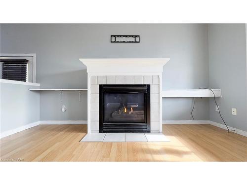 41850 James Street, St. Thomas, ON - Indoor Photo Showing Living Room With Fireplace