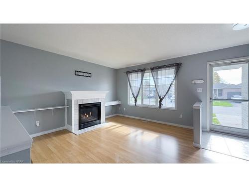 41850 James Street, St. Thomas, ON - Indoor Photo Showing Living Room With Fireplace