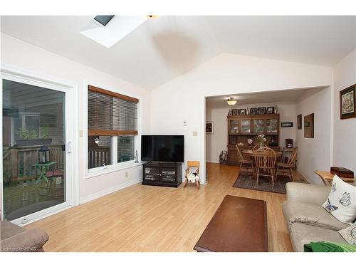 166 Cobourg Street, Stratford, ON - Indoor Photo Showing Living Room