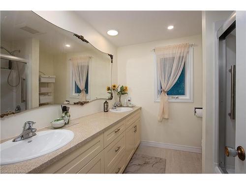 166 Cobourg Street, Stratford, ON - Indoor Photo Showing Bathroom