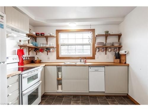 21 Southvale Road, St. Marys, ON - Indoor Photo Showing Kitchen With Double Sink