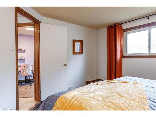 21 Southvale Road, St. Marys, ON - Indoor Photo Showing Bedroom