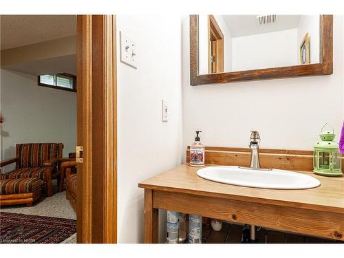 21 Southvale Road, St. Marys, ON - Indoor Photo Showing Bathroom