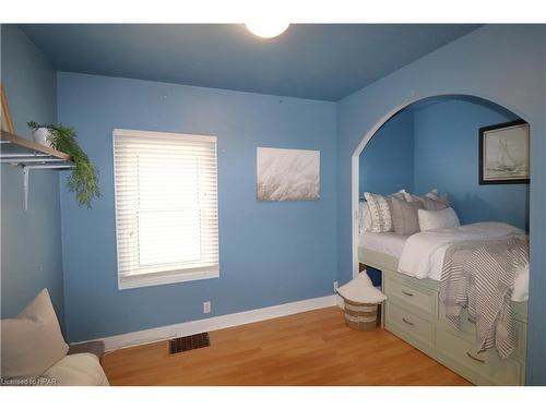 223 Mornington Street, Stratford, ON - Indoor Photo Showing Bedroom