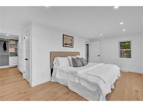 379 Niagara Boulevard, Fort Erie, ON - Indoor Photo Showing Bedroom