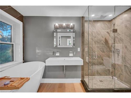 379 Niagara Boulevard, Fort Erie, ON - Indoor Photo Showing Bathroom