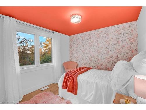 379 Niagara Boulevard, Fort Erie, ON - Indoor Photo Showing Bedroom