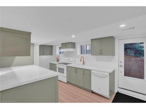 379 Niagara Boulevard, Fort Erie, ON - Indoor Photo Showing Kitchen