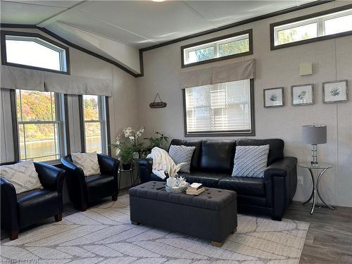 H-12-100 North Harbour Road W, Goderich, ON - Indoor Photo Showing Living Room