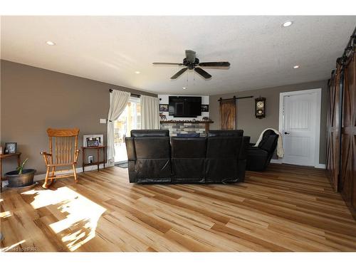 34486 Gore Road, South Huron (Munic), ON - Indoor Photo Showing Living Room