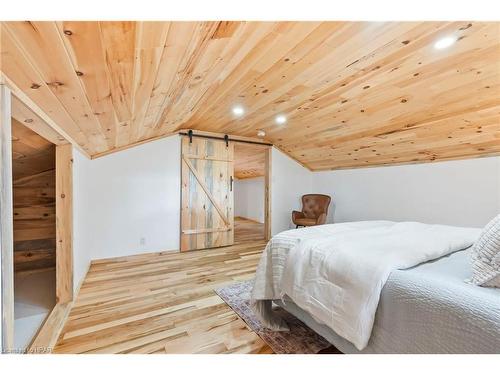 790 Garafraxa Street N, Durham, ON - Indoor Photo Showing Bedroom