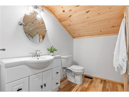 790 Garafraxa Street N, Durham, ON - Indoor Photo Showing Bathroom