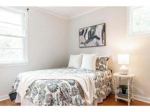 41 Daly Avenue, Stratford, ON - Indoor Photo Showing Bedroom