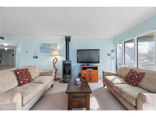 202-9 Pine Street, Grand Bend, ON - Indoor Photo Showing Living Room