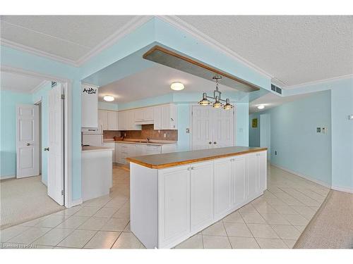 202-9 Pine Street, Grand Bend, ON - Indoor Photo Showing Kitchen