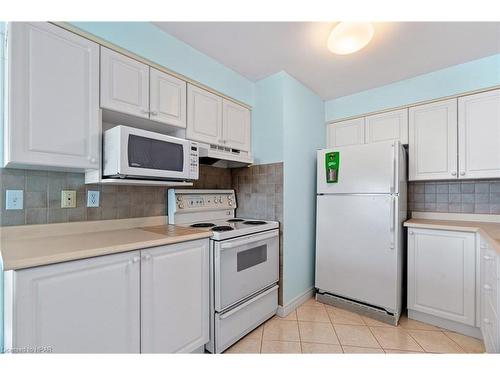 202-9 Pine Street, Grand Bend, ON - Indoor Photo Showing Kitchen