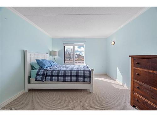 202-9 Pine Street, Grand Bend, ON - Indoor Photo Showing Bedroom