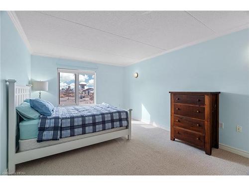 202-9 Pine Street, Grand Bend, ON - Indoor Photo Showing Bedroom