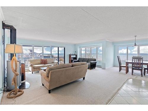 202-9 Pine Street, Grand Bend, ON - Indoor Photo Showing Living Room