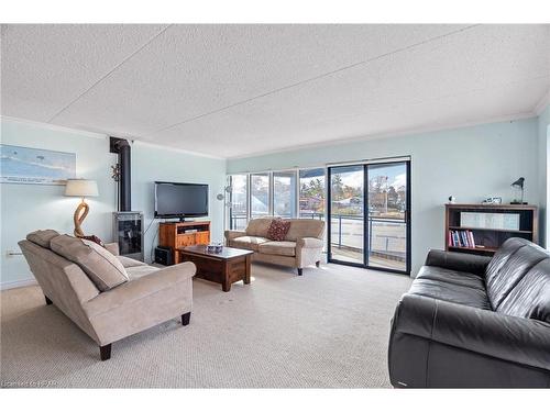 202-9 Pine Street, Grand Bend, ON - Indoor Photo Showing Living Room