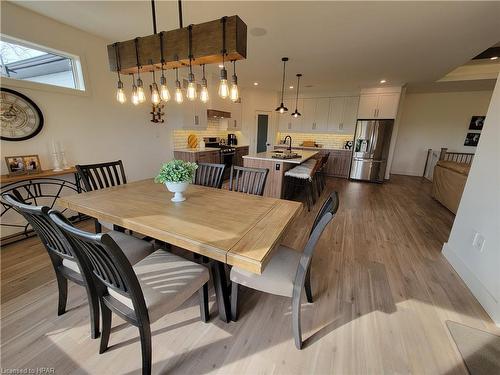 4557 Perth Road 180, Dublin, ON - Indoor Photo Showing Dining Room