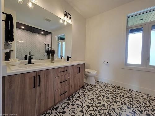 4557 Perth Road 180, Dublin, ON - Indoor Photo Showing Bathroom