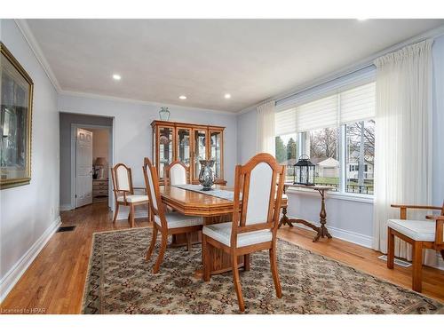 47 Walker Street, Clinton, ON - Indoor Photo Showing Dining Room