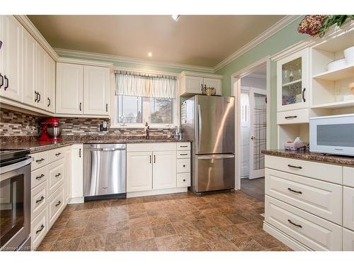 47 Walker Street, Clinton, ON - Indoor Photo Showing Kitchen