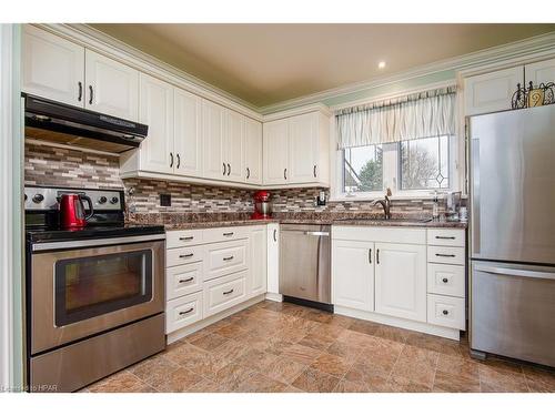 47 Walker Street, Clinton, ON - Indoor Photo Showing Kitchen With Upgraded Kitchen