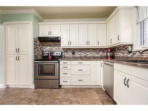 47 Walker Street, Clinton, ON - Indoor Photo Showing Kitchen