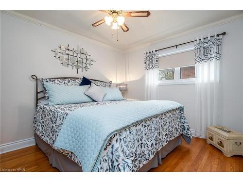 47 Walker Street, Clinton, ON - Indoor Photo Showing Bedroom