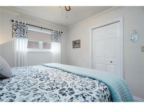 47 Walker Street, Clinton, ON - Indoor Photo Showing Bedroom