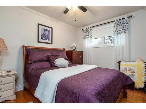 47 Walker Street, Clinton, ON - Indoor Photo Showing Bedroom